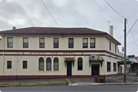 Relax & Unwind: Beaufort Golden Age Hotel’s Historic Pub Atmosphere with Park Views